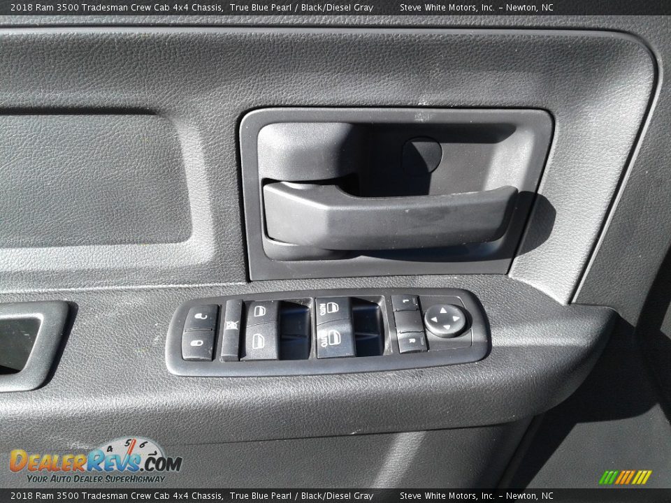 2018 Ram 3500 Tradesman Crew Cab 4x4 Chassis True Blue Pearl / Black/Diesel Gray Photo #9