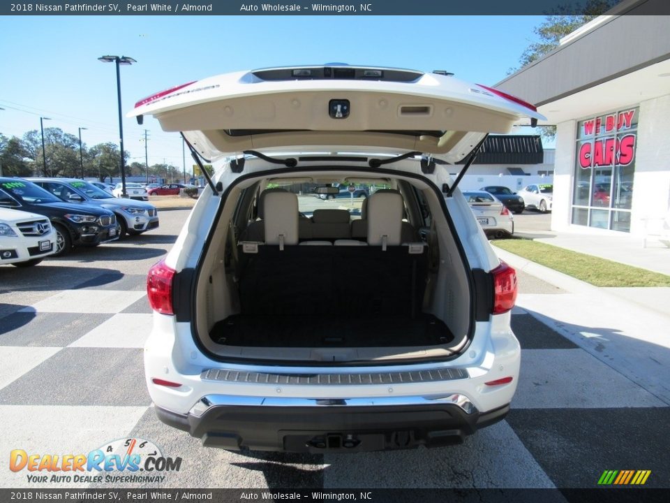2018 Nissan Pathfinder SV Pearl White / Almond Photo #5