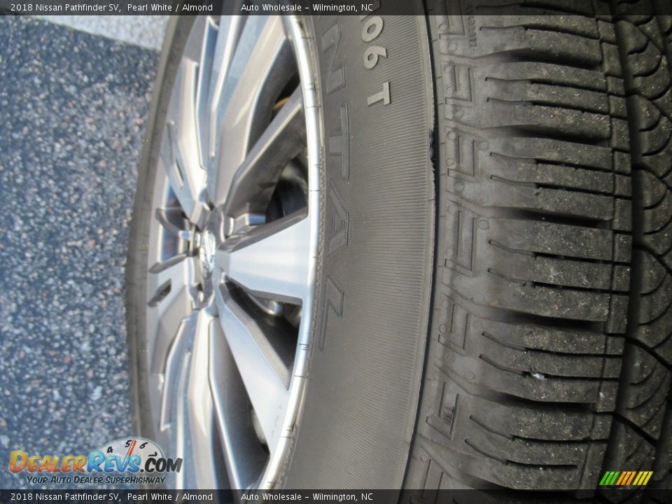 2018 Nissan Pathfinder SV Pearl White / Almond Photo #8