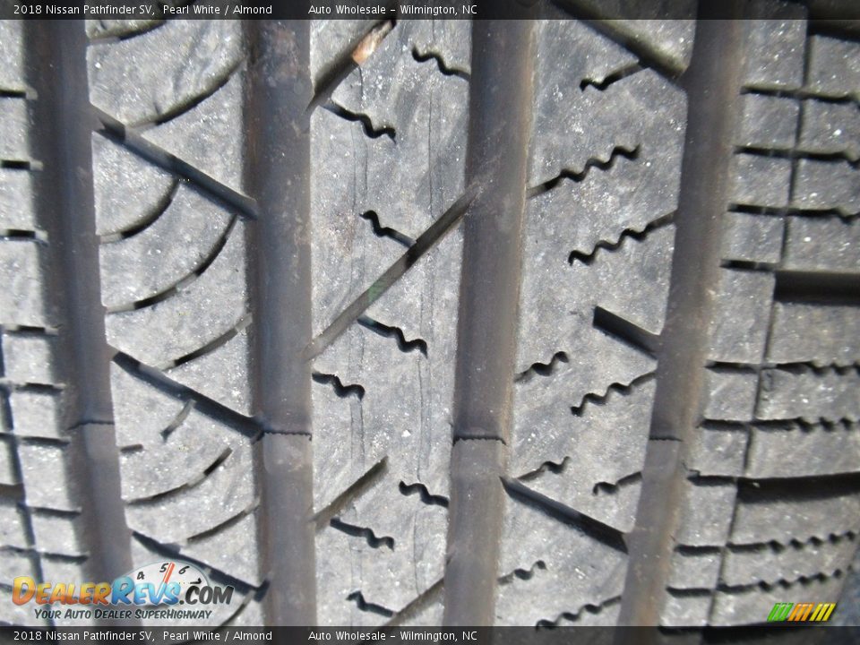 2018 Nissan Pathfinder SV Pearl White / Almond Photo #9