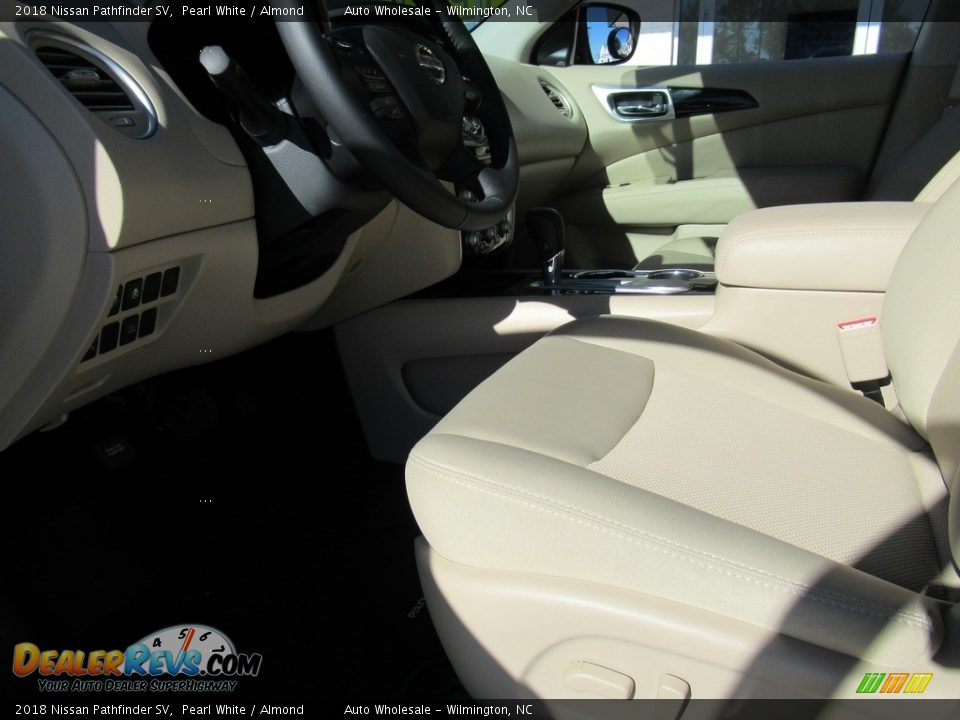 2018 Nissan Pathfinder SV Pearl White / Almond Photo #11