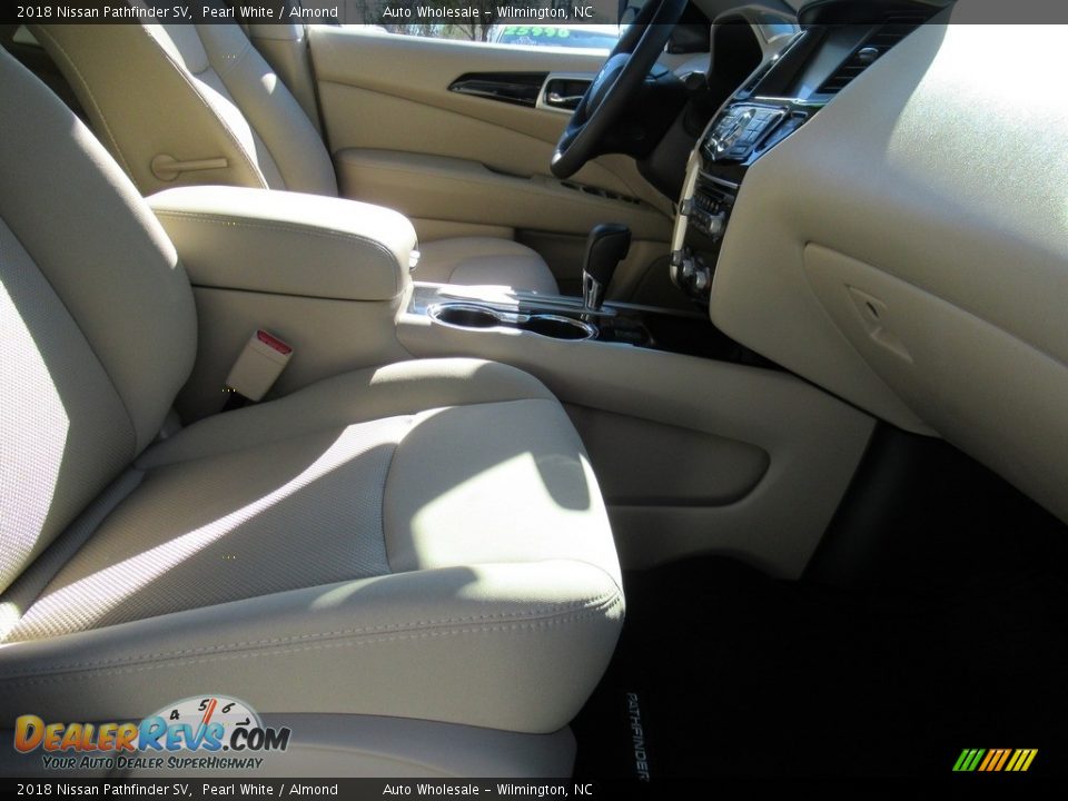 2018 Nissan Pathfinder SV Pearl White / Almond Photo #13