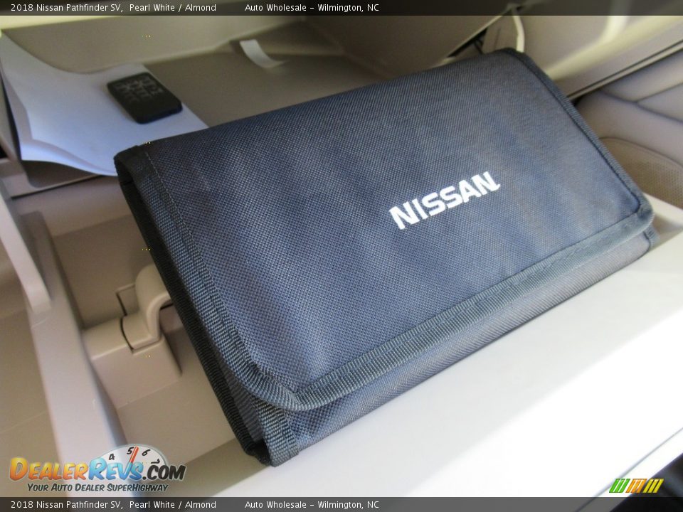2018 Nissan Pathfinder SV Pearl White / Almond Photo #20