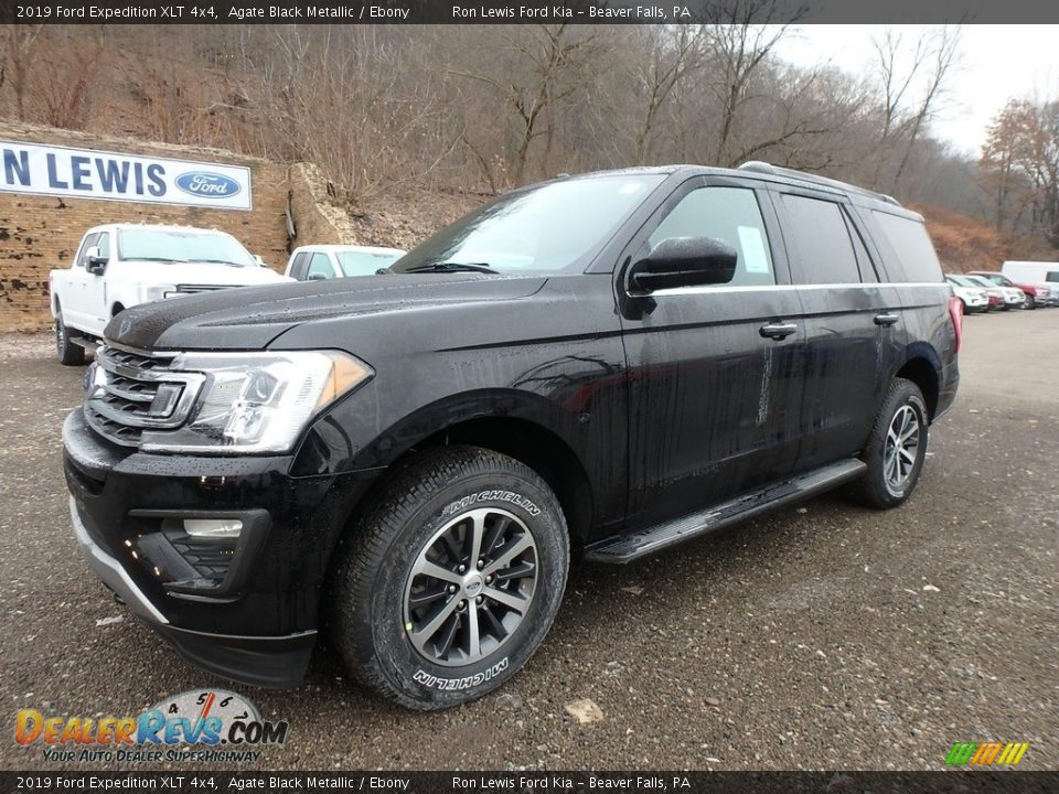 Front 3/4 View of 2019 Ford Expedition XLT 4x4 Photo #7