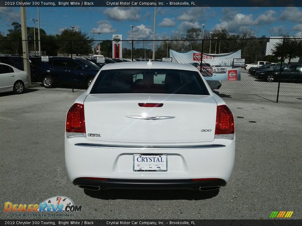 2019 Chrysler 300 Touring Bright White / Black Photo #4