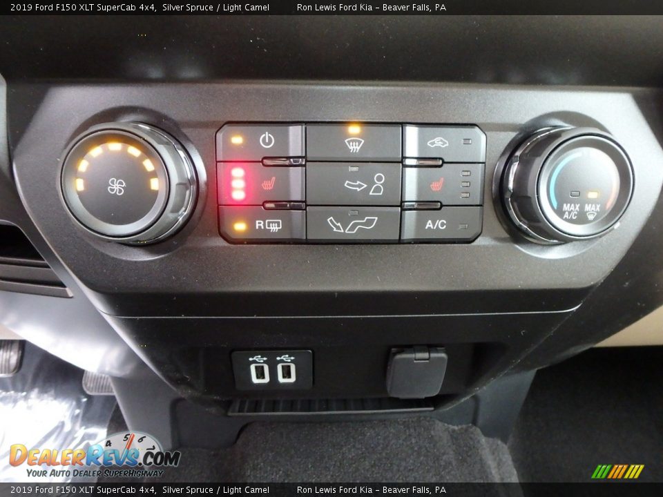 Controls of 2019 Ford F150 XLT SuperCab 4x4 Photo #19