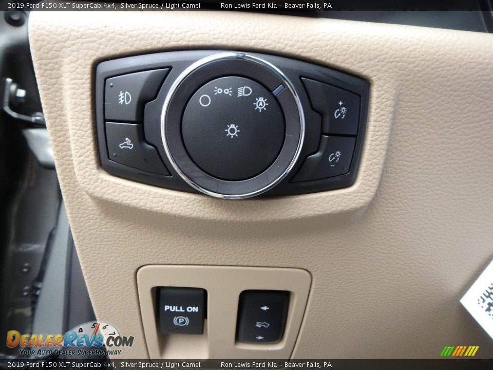 Controls of 2019 Ford F150 XLT SuperCab 4x4 Photo #20