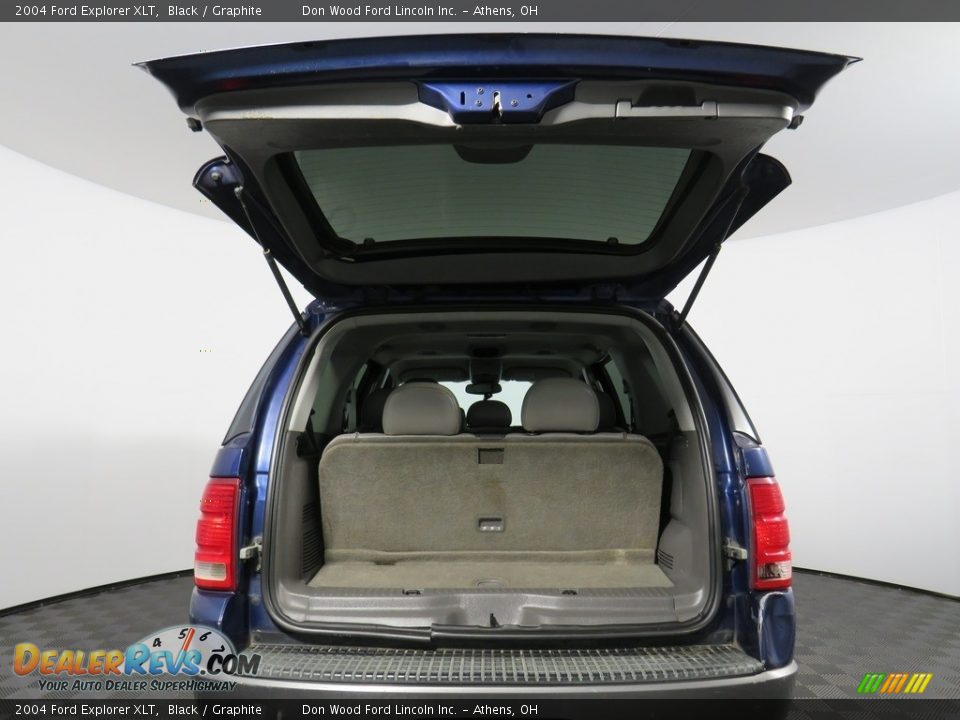 2004 Ford Explorer XLT Black / Graphite Photo #11