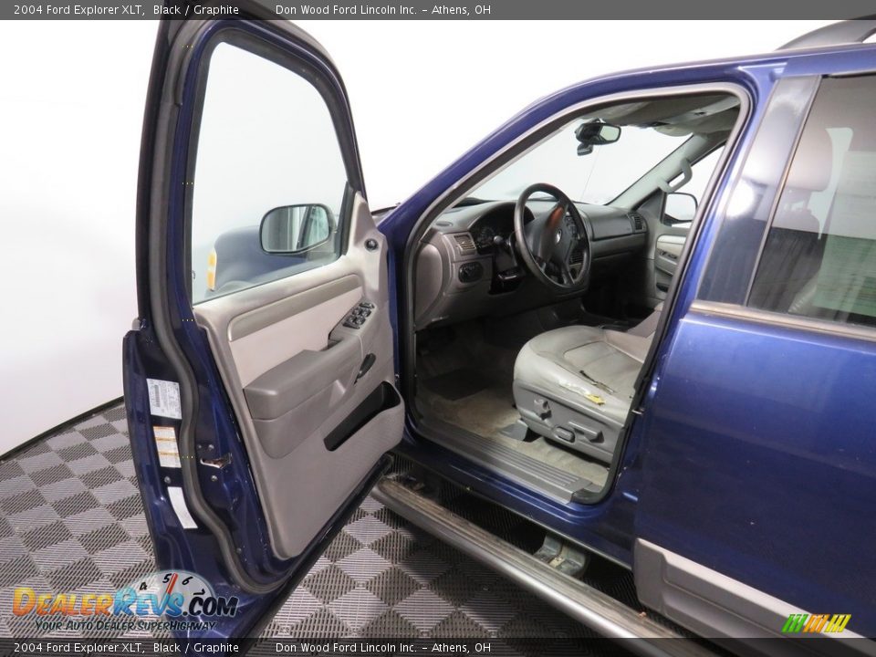2004 Ford Explorer XLT Black / Graphite Photo #16
