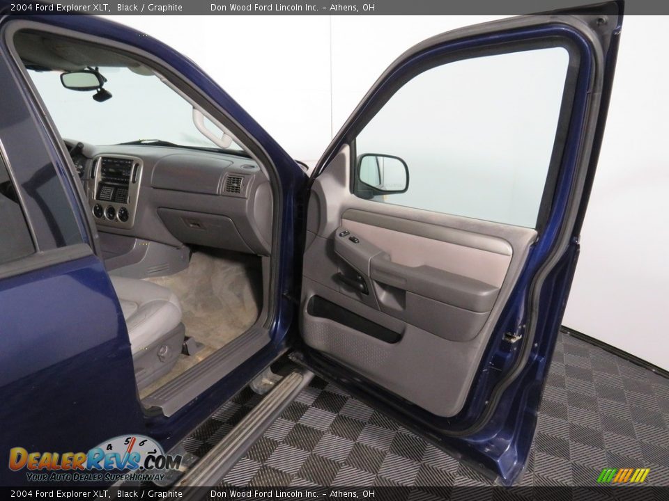 2004 Ford Explorer XLT Black / Graphite Photo #26