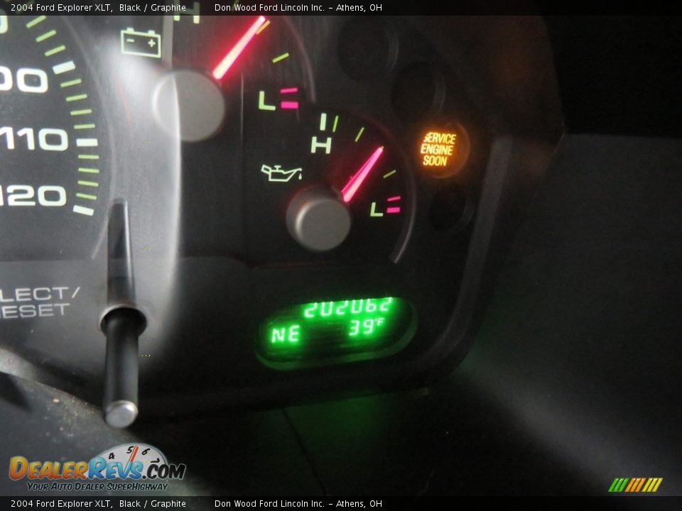 2004 Ford Explorer XLT Black / Graphite Photo #32