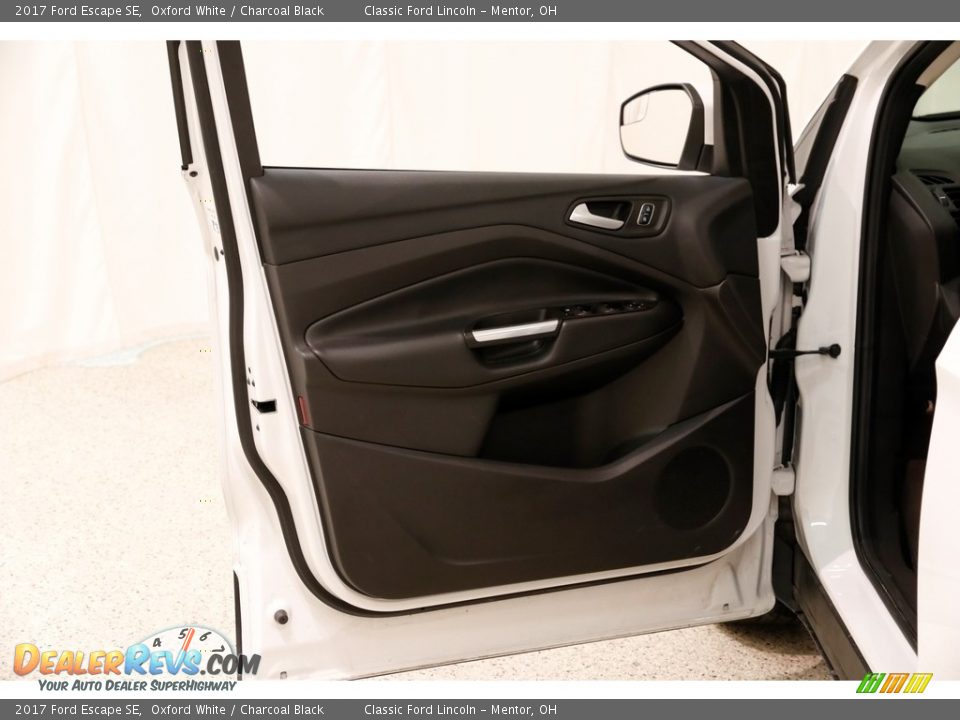 2017 Ford Escape SE Oxford White / Charcoal Black Photo #4