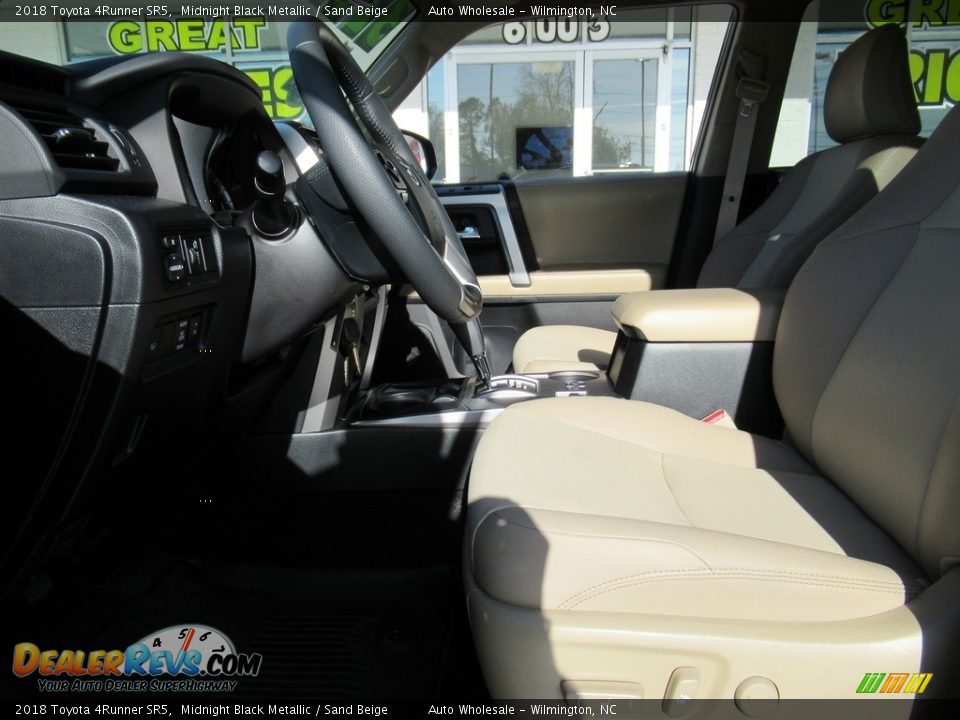 2018 Toyota 4Runner SR5 Midnight Black Metallic / Sand Beige Photo #10