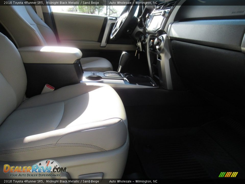 2018 Toyota 4Runner SR5 Midnight Black Metallic / Sand Beige Photo #12
