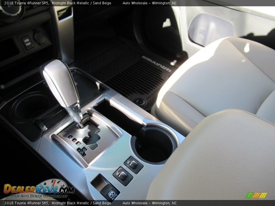 2018 Toyota 4Runner SR5 Midnight Black Metallic / Sand Beige Photo #19