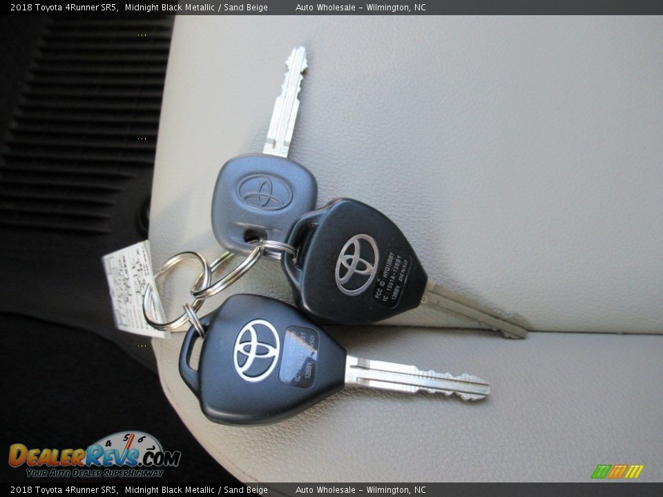 2018 Toyota 4Runner SR5 Midnight Black Metallic / Sand Beige Photo #20
