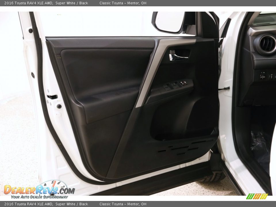 2016 Toyota RAV4 XLE AWD Super White / Black Photo #4