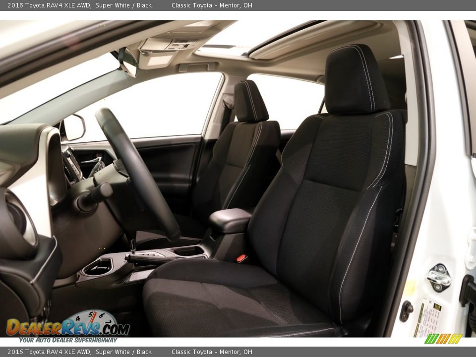 2016 Toyota RAV4 XLE AWD Super White / Black Photo #5