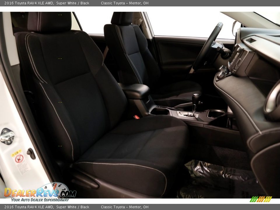 2016 Toyota RAV4 XLE AWD Super White / Black Photo #15