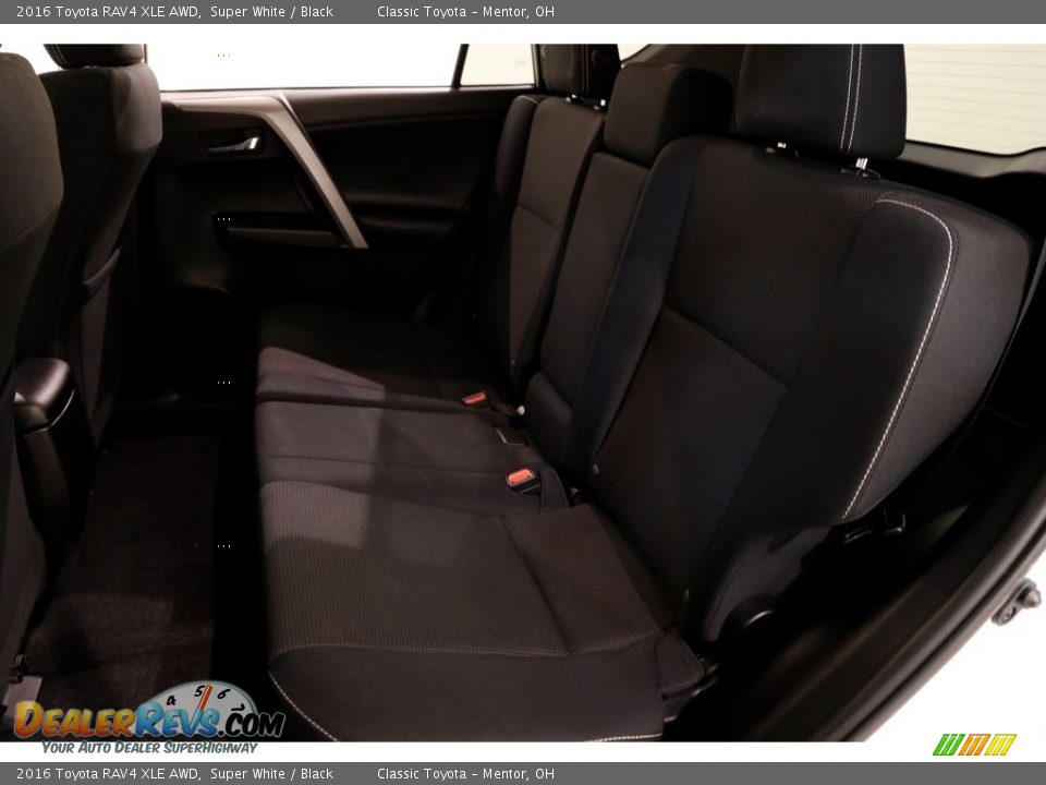 2016 Toyota RAV4 XLE AWD Super White / Black Photo #17