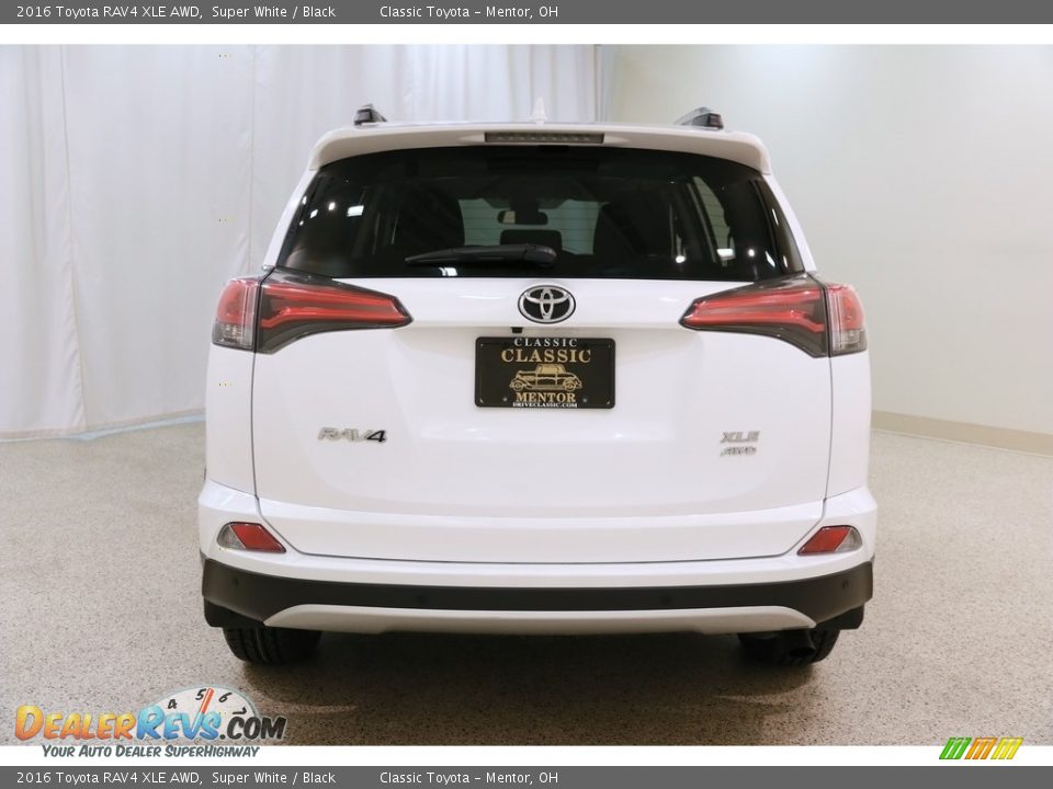 2016 Toyota RAV4 XLE AWD Super White / Black Photo #18