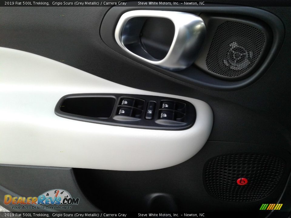 Controls of 2019 Fiat 500L Trekking Photo #9