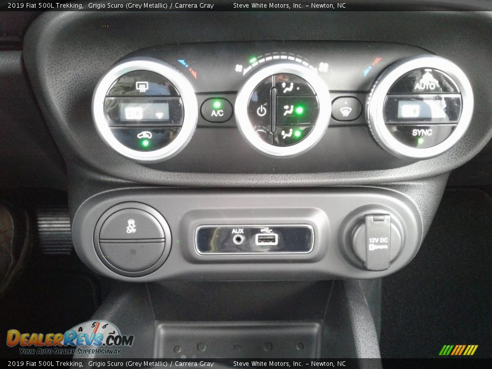 Controls of 2019 Fiat 500L Trekking Photo #27