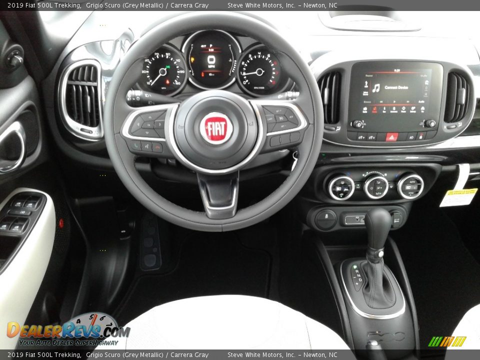Dashboard of 2019 Fiat 500L Trekking Photo #29