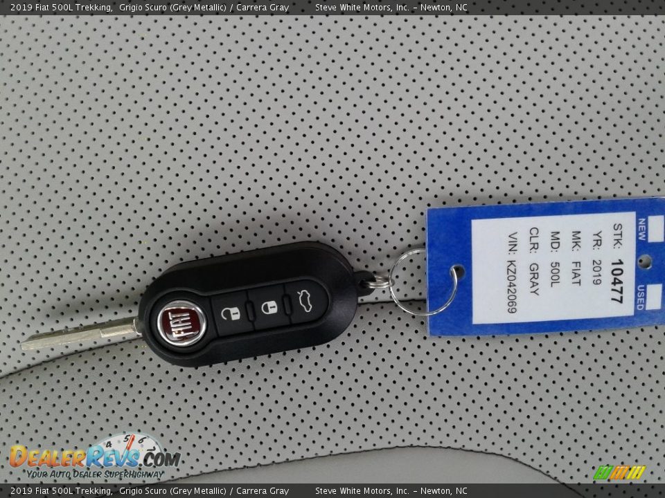 Keys of 2019 Fiat 500L Trekking Photo #30
