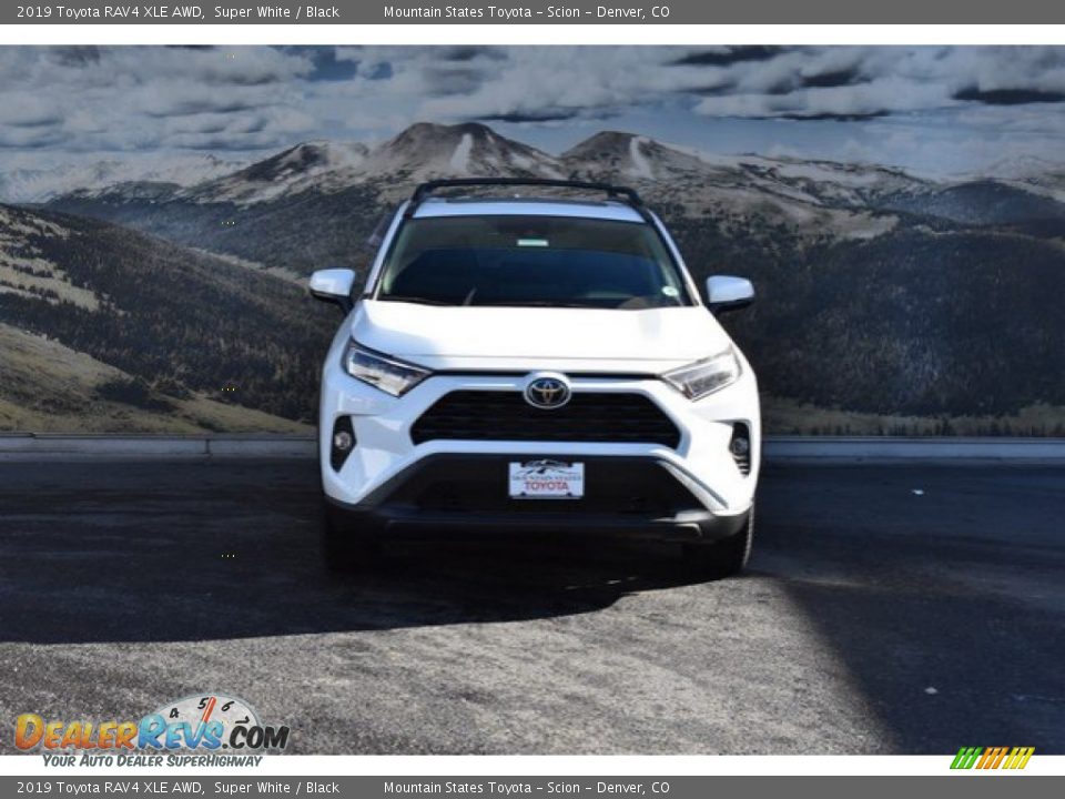 2019 Toyota RAV4 XLE AWD Super White / Black Photo #2
