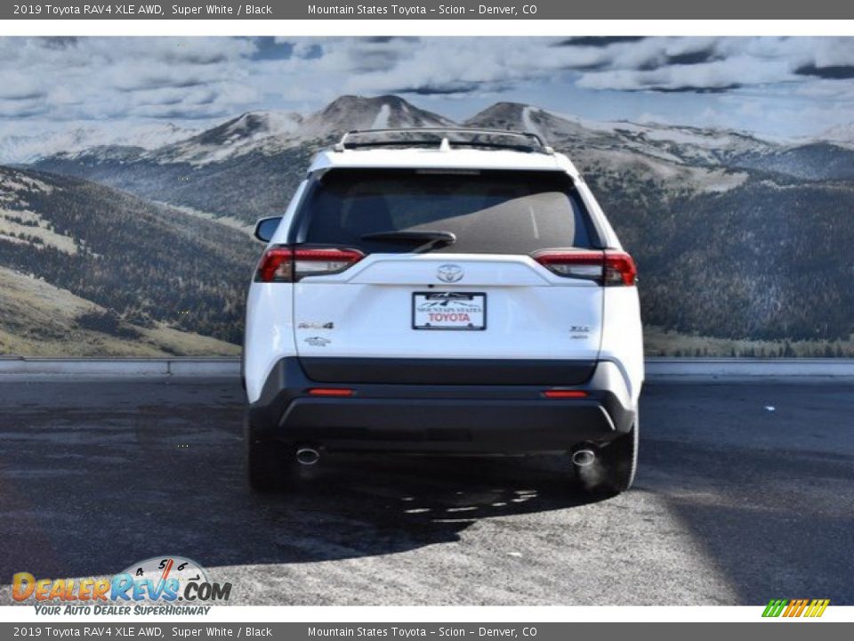 2019 Toyota RAV4 XLE AWD Super White / Black Photo #4
