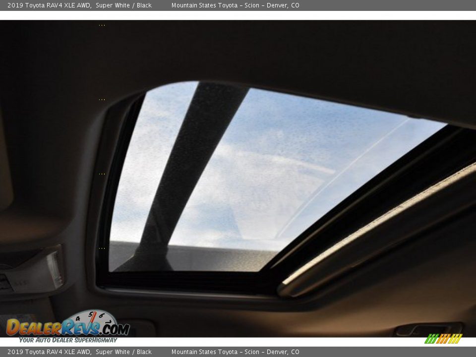 2019 Toyota RAV4 XLE AWD Super White / Black Photo #9