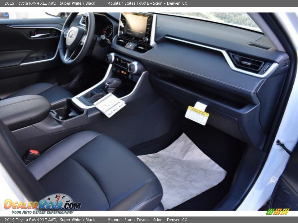 2019 Toyota RAV4 XLE AWD Super White / Black Photo #11