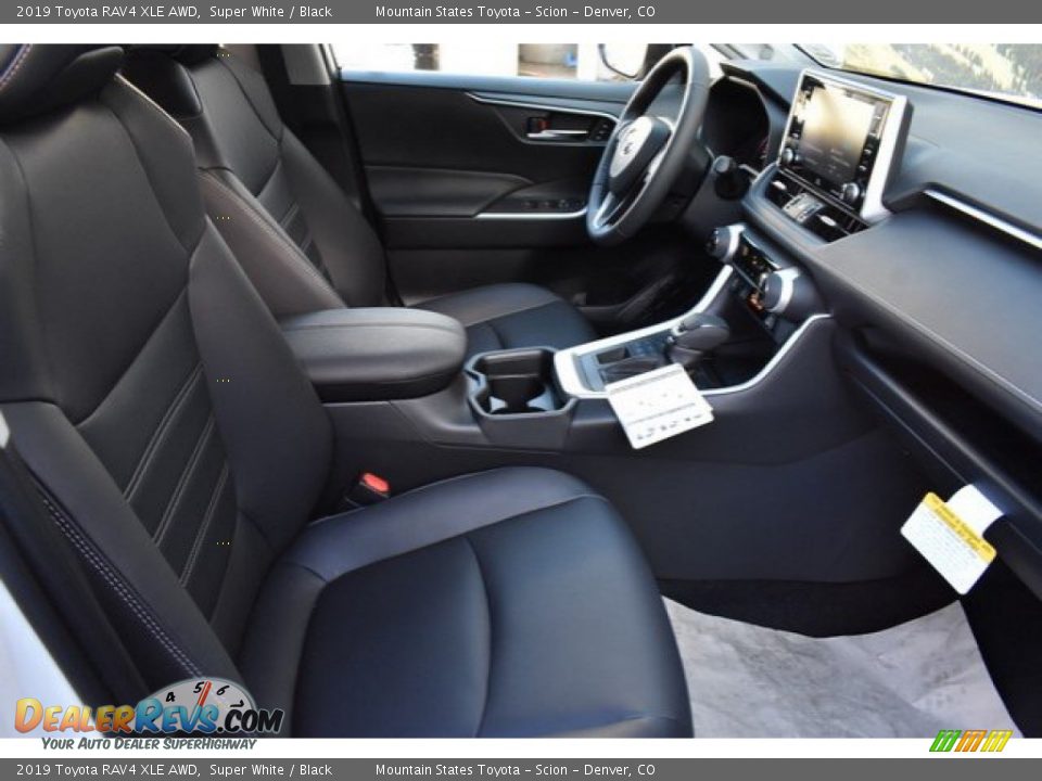 2019 Toyota RAV4 XLE AWD Super White / Black Photo #12