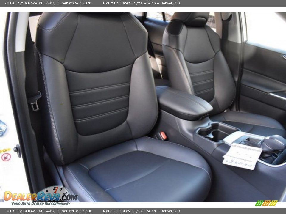2019 Toyota RAV4 XLE AWD Super White / Black Photo #13