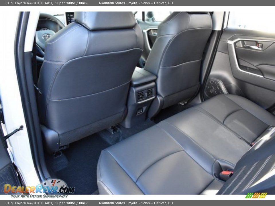 2019 Toyota RAV4 XLE AWD Super White / Black Photo #14