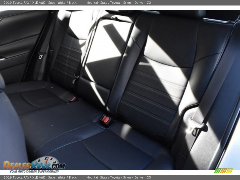 2019 Toyota RAV4 XLE AWD Super White / Black Photo #16