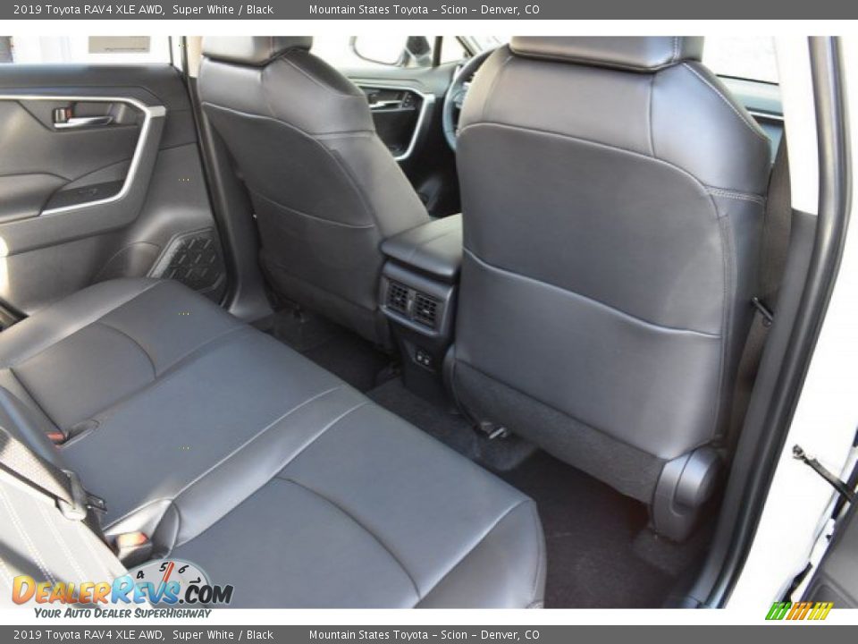 2019 Toyota RAV4 XLE AWD Super White / Black Photo #17