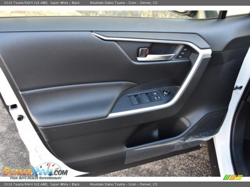 2019 Toyota RAV4 XLE AWD Super White / Black Photo #20