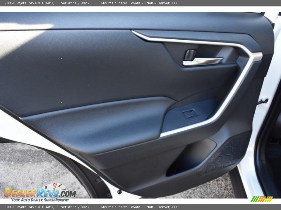 2019 Toyota RAV4 XLE AWD Super White / Black Photo #21