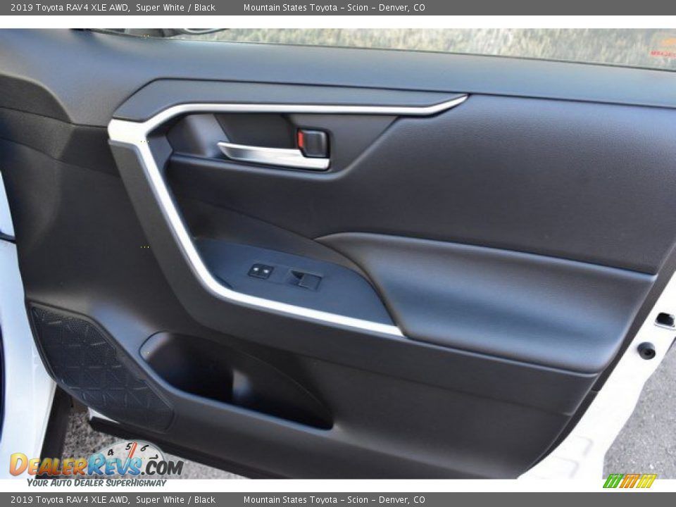 2019 Toyota RAV4 XLE AWD Super White / Black Photo #22