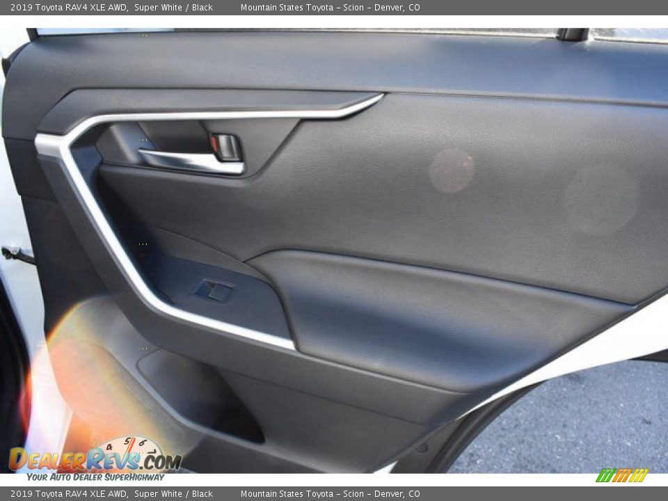 2019 Toyota RAV4 XLE AWD Super White / Black Photo #23