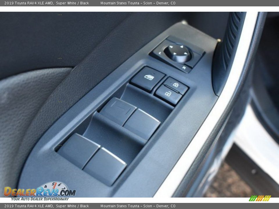 2019 Toyota RAV4 XLE AWD Super White / Black Photo #24