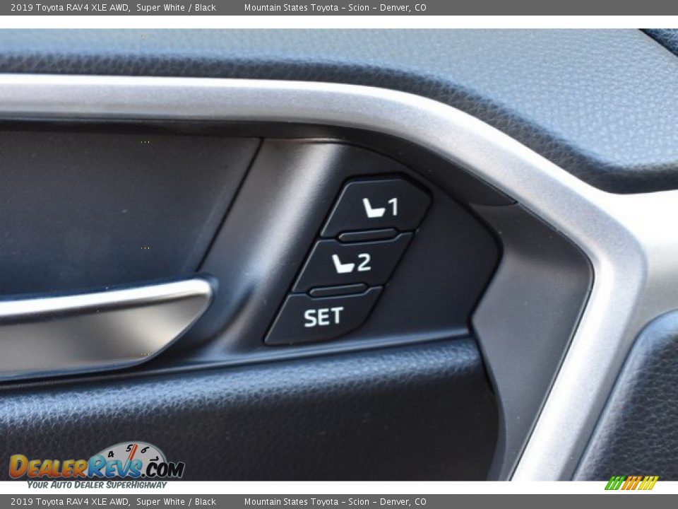 2019 Toyota RAV4 XLE AWD Super White / Black Photo #25