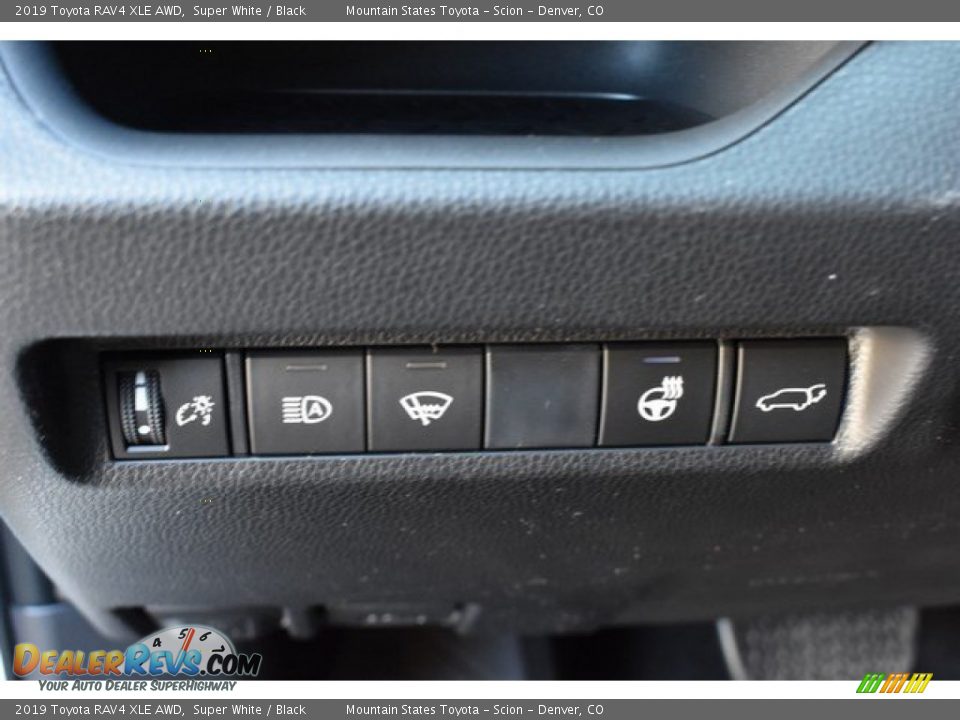2019 Toyota RAV4 XLE AWD Super White / Black Photo #26