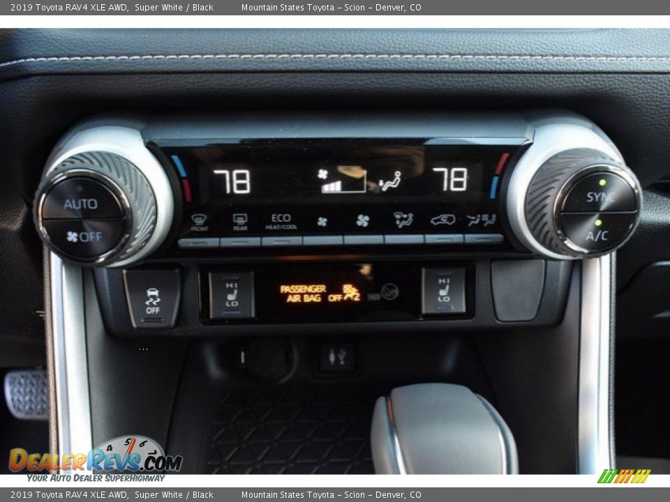 Controls of 2019 Toyota RAV4 XLE AWD Photo #30