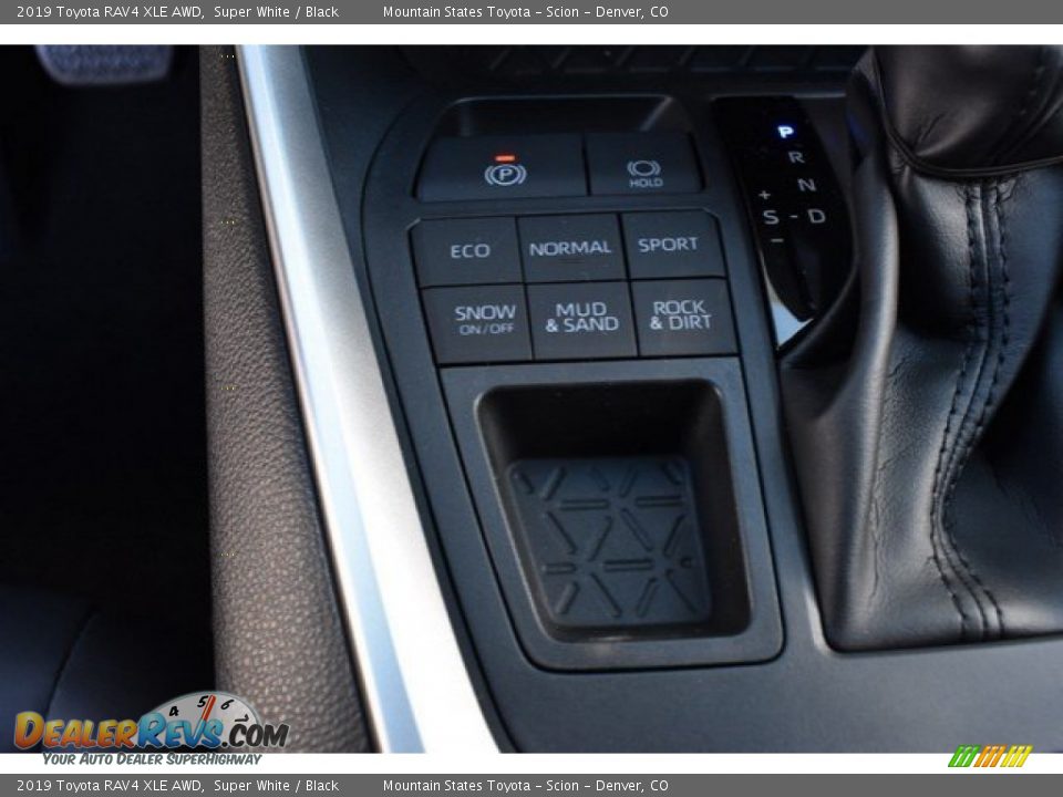 Controls of 2019 Toyota RAV4 XLE AWD Photo #31
