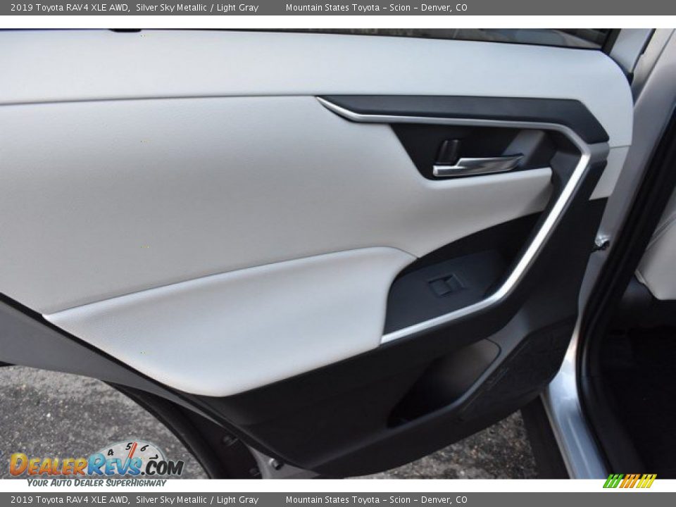 2019 Toyota RAV4 XLE AWD Silver Sky Metallic / Light Gray Photo #21
