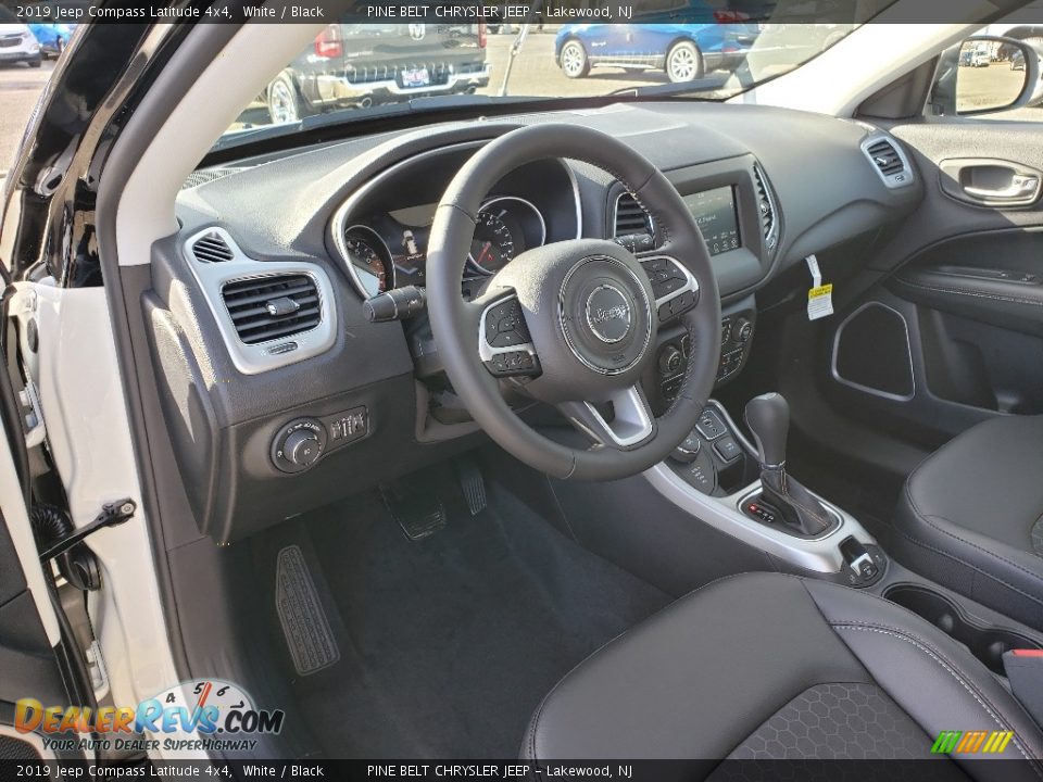 2019 Jeep Compass Latitude 4x4 White / Black Photo #7