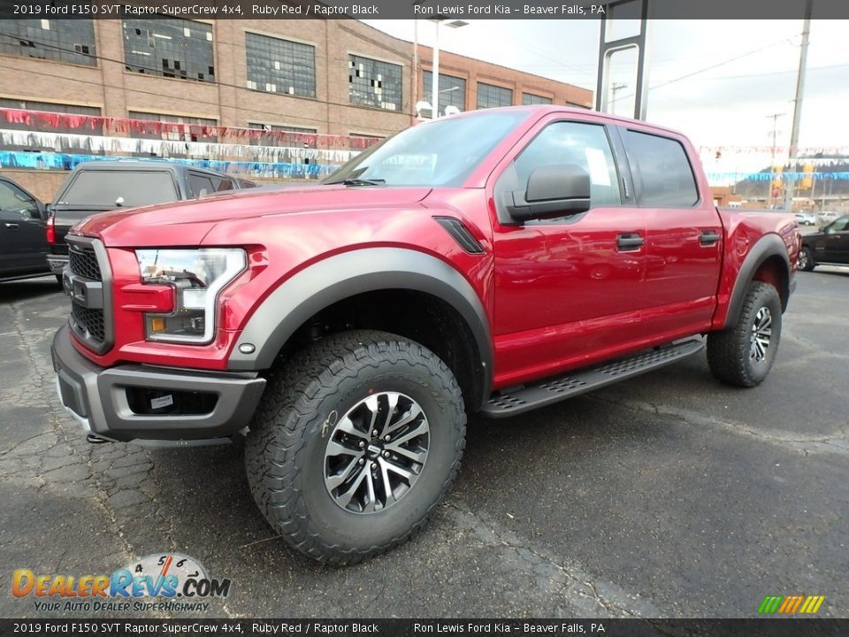 Front 3/4 View of 2019 Ford F150 SVT Raptor SuperCrew 4x4 Photo #6
